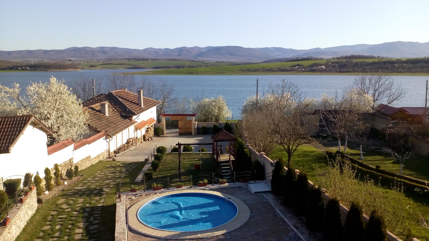 Къща за гости Сияние - село Ловец, Община Върбица