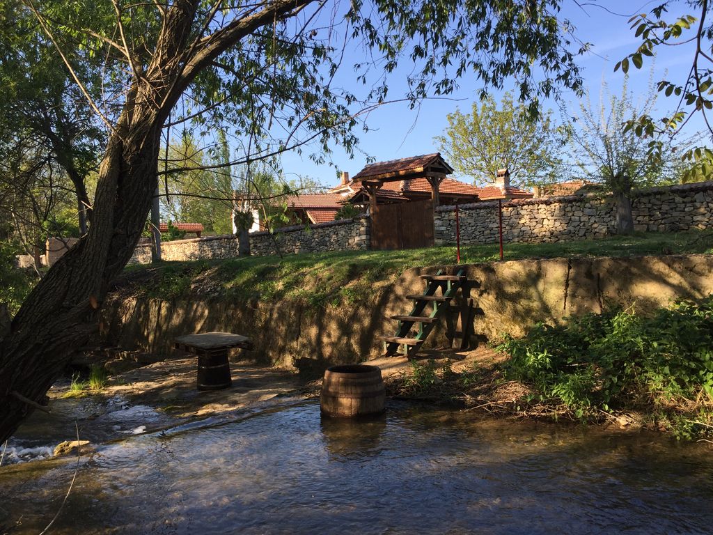 Вила Край потока - село Крушуна, Община Летница