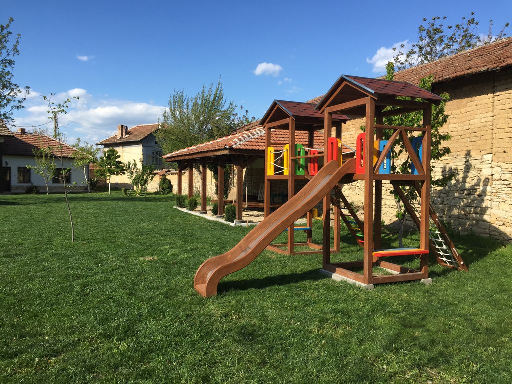 Вила Край потока - село Крушуна, Община Летница