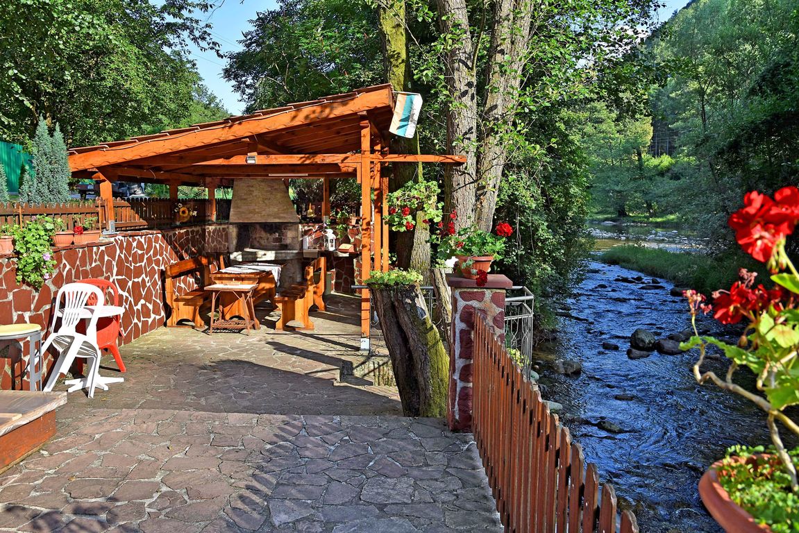 Вила До реката - село Рибарица, Община Тетевен