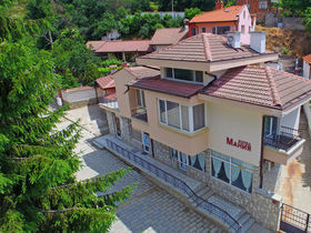 Villa Maniya