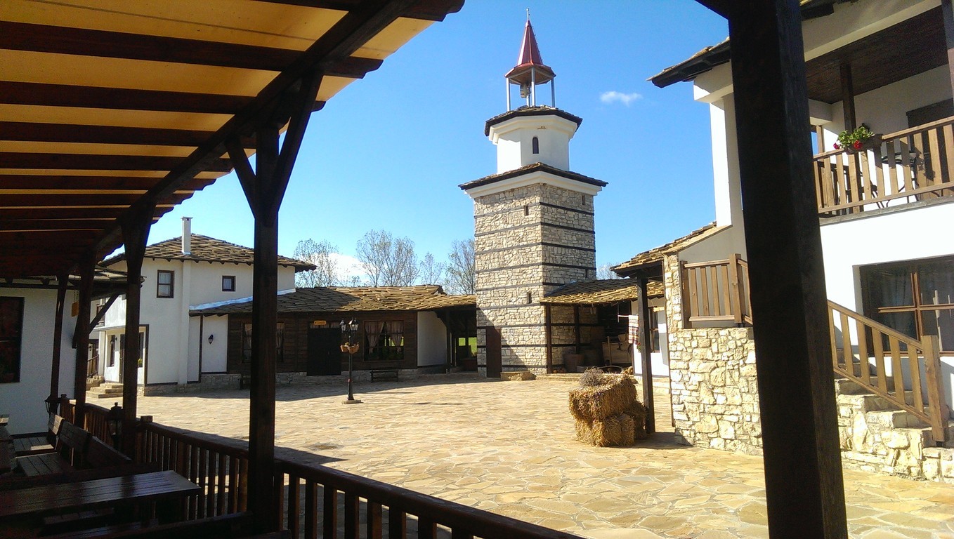 Комплекс Кривини - село Кривини, Община Долни чифлик