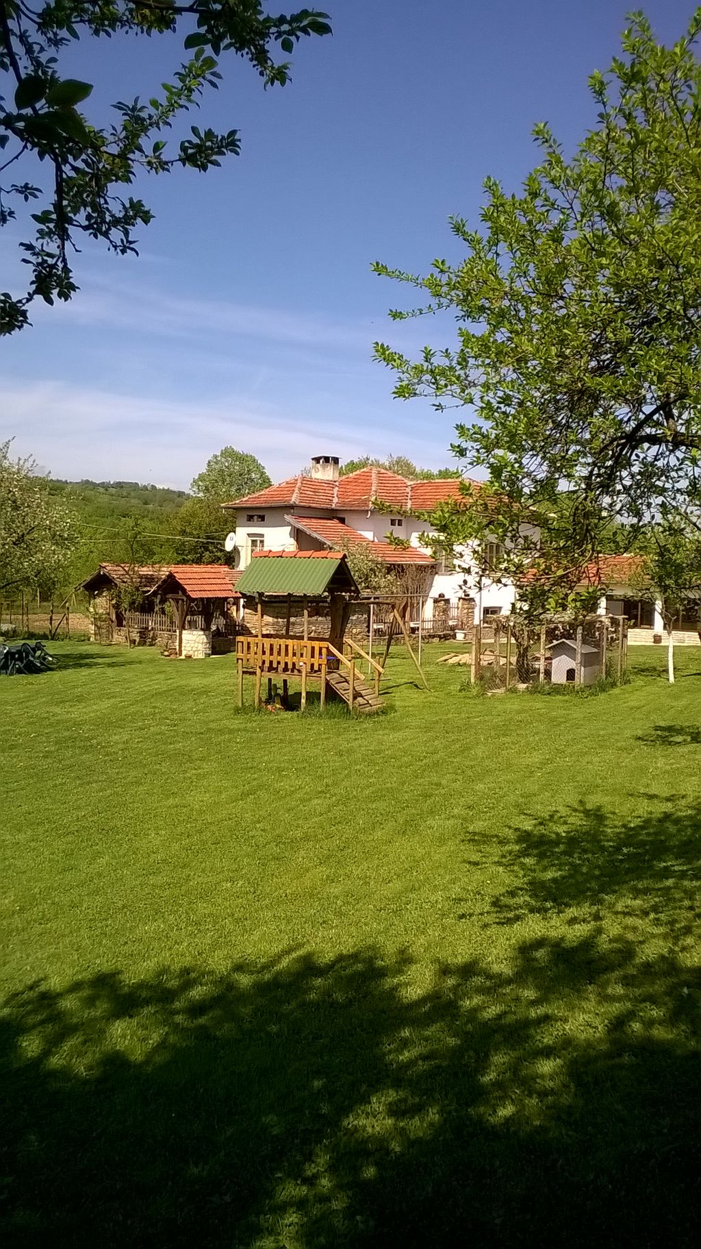 Къща за гости Лъчов чифлик - село Голяма Желязна, Община Троян