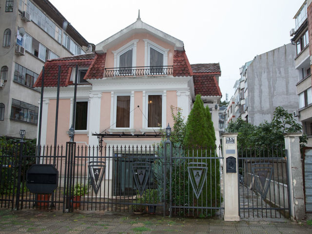 Open gallery