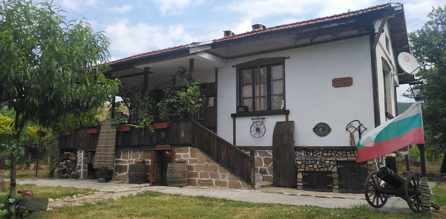 Вила Кайряковата къща - село Раклица, Община Карнобат
