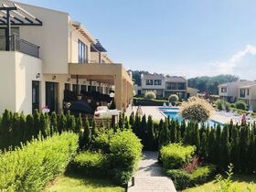 Апартамент Арапя Бийч