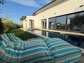 Вила под наем Сънсет