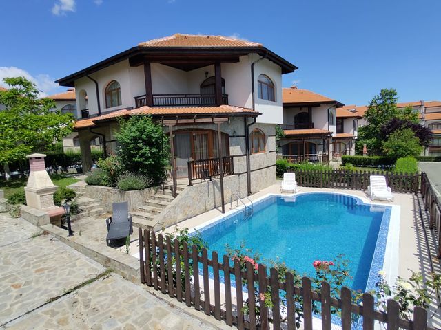 Вила Каберне - град Каблешково, Община Поморие