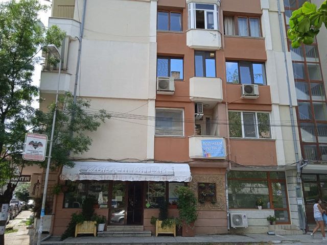 Open gallery