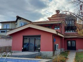 Къща под наем Luxorius House