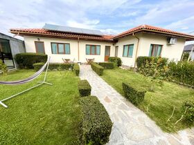 Къща под наем Флора