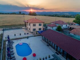 Къща под наем Елена