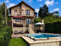Вила под наем The White Hills House