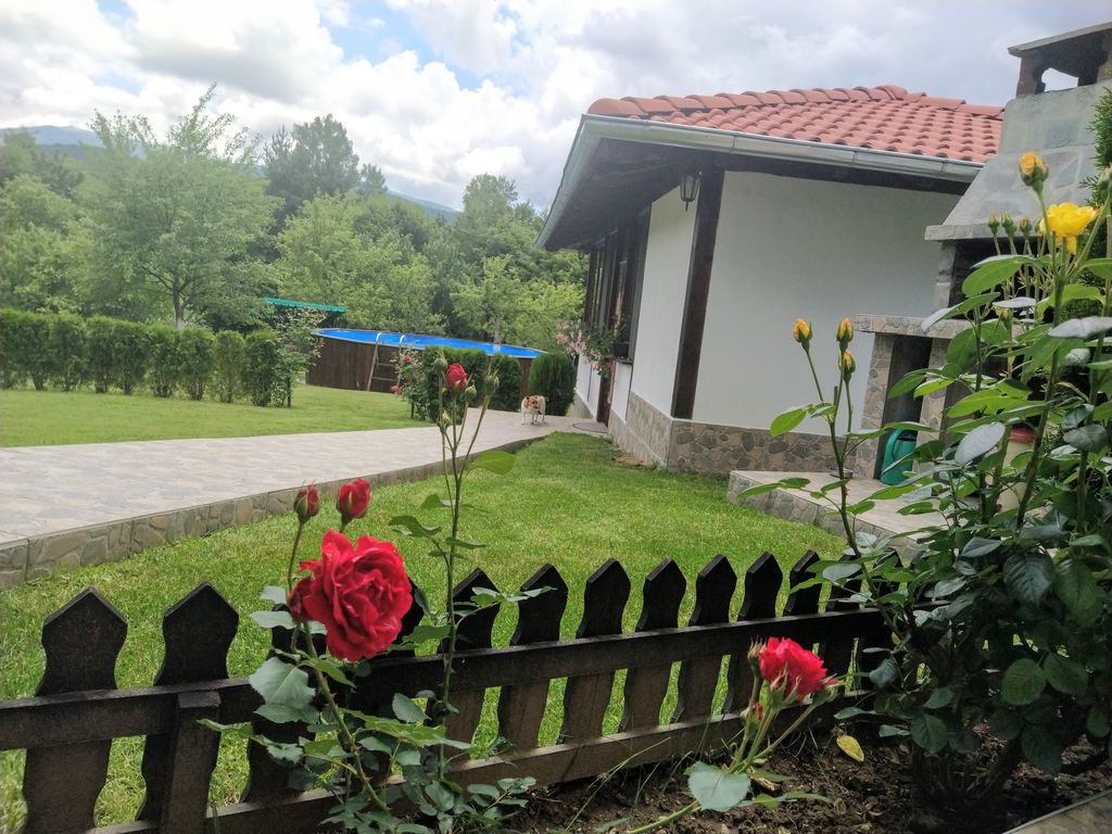 Къща за гости Костови - село Мийковци, Община Елена