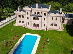 Къща за гости The Castle