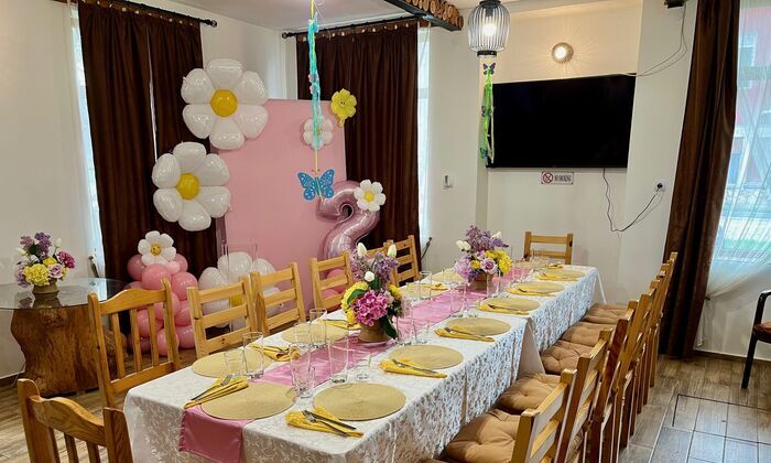 Празнувай своя повод в къща с просторна зала за събирания и джакузи!