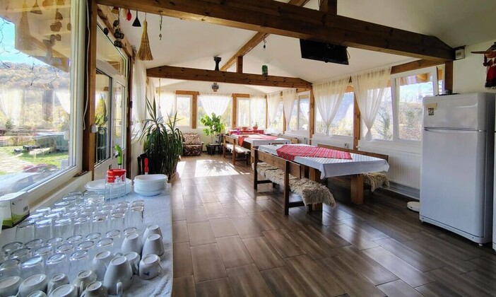 Тишината шепне, природата прегръща, уют като у дома