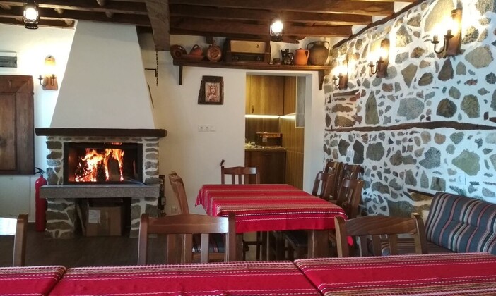 Семейство, приятели и колеги - тиймбилдинг в Боримечковата къща