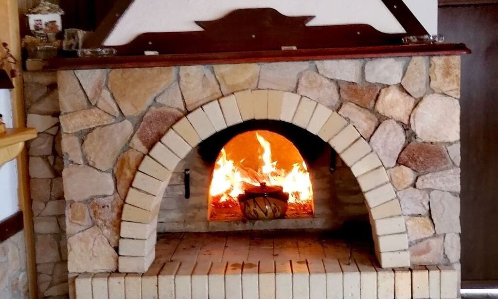 Зимна приказка в Родопите, в къща за гости Мераклии