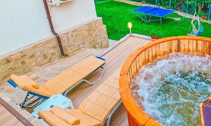 Зимна оферта 3=2 с включени сауна и джакузи