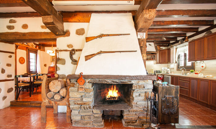 Зимен уют в Дедовата къща