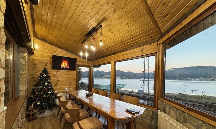 Зимна приказка на брега на яз. Доспат