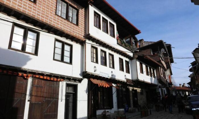 Баба Марта в къща Дивна