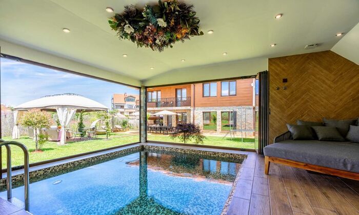 Празнувай 8-ми март при нас