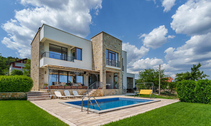 Великден с морска панорама