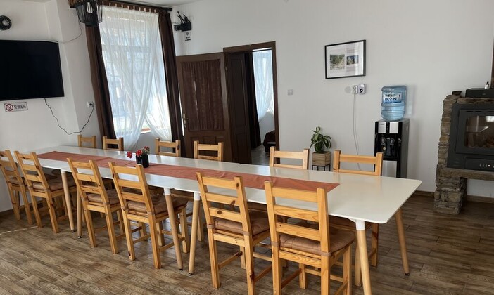 Празнувай в къща с просторна зала за събирания и джакузи!