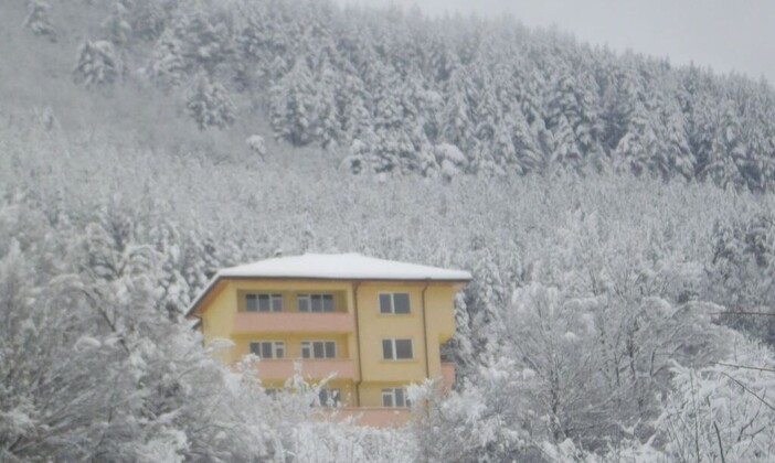 Зимни делнични дни в планината - 15 човека