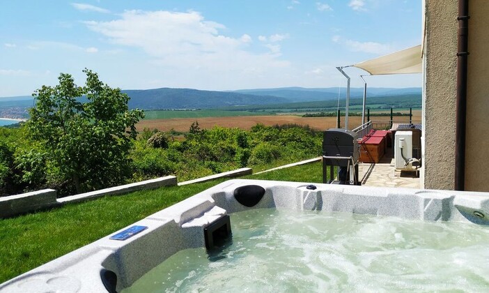 Великден във Villa Meraki, гр. Бяла