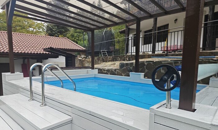 Горещ басейн - с 38 градуса на водата!