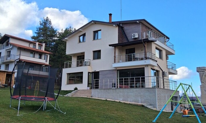 Ванеса 2 е на 30 км от Пловдив, на хижа Здравец