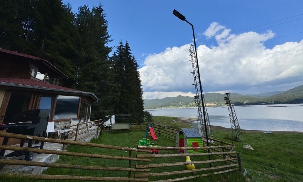 10% отстъпка за уикенд през март месец на брега на яз. Доспат