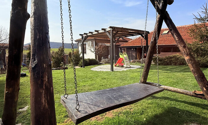 Вила за гости Стоянови – уютна родопска къща с механа, барбекю и двор