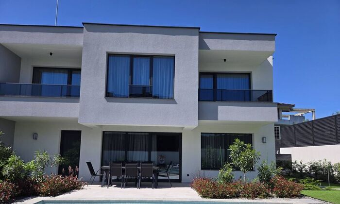 През май в луксозната вила Фелисити - с топъл басейн (29–32°C)