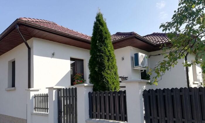 Цветен уикенд в къщи за гости Костелиас