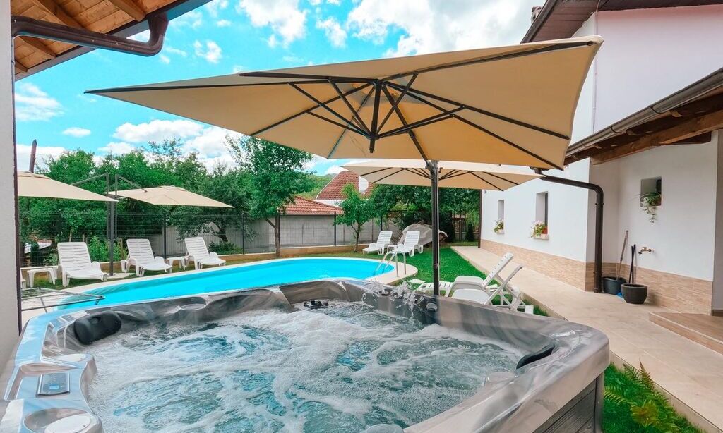 Слънчев и споделен Гергьовден