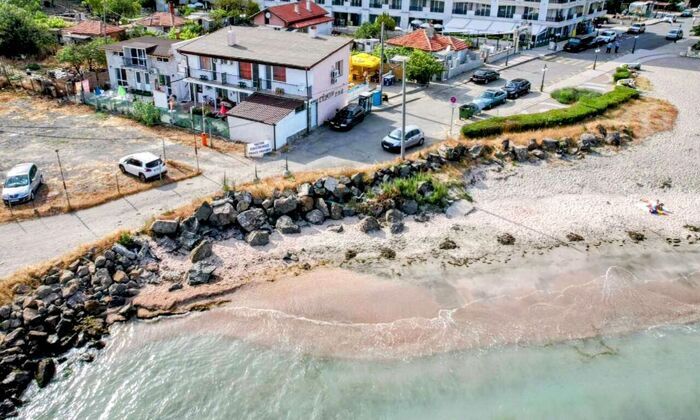 Ранно лято на морския бряг