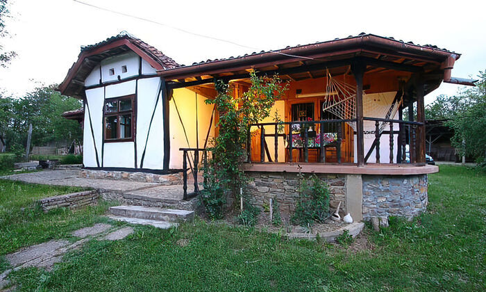 Бистрилишки къщи - на 100 км от София